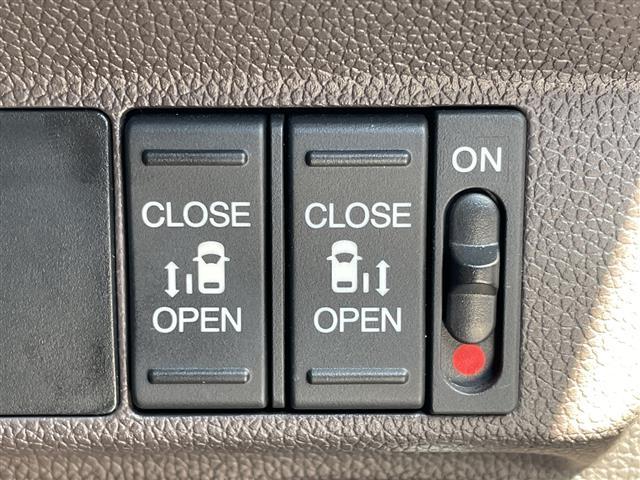 フリードハイブリッド ハイブリッド・Ｇホンダセンシング　純正ＳＤナビ　ワンセグＴＶ　両側パワースライドドア　バックカメラ　クルーズコントロール　前席シートヒーター　コーナーセンサー　純正ドライブレコーダー　ビルトインＥＴＣ　純正フロアマット（6枚目）