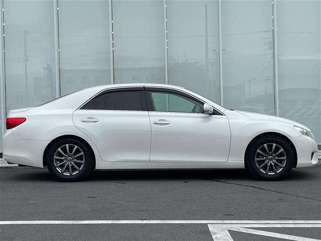 マークＸ ２５０Ｇ　リラックスセレクション　純正ナビ　ＥＴＣ　バックカメラ　ドライブレコーダー前後　前席パワーシート　ＭＴモード付ＡＴ　純正フロアマット　ＣＤチェンジャー　ドアバイザー　プッシュスタート　エンジンスターター付　ドアバイザー（7枚目）