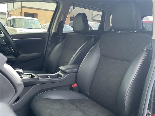 シャトル ハイブリッドX ホンダセンシング 純正ナビ 追従クルーズコントロール バックカメラ シートヒーター ビルドインETC ドライブレコーダー LEDヘッドライト フォグライト オートライト スマートキー スペアキー 純正アルミホイール(14枚目)