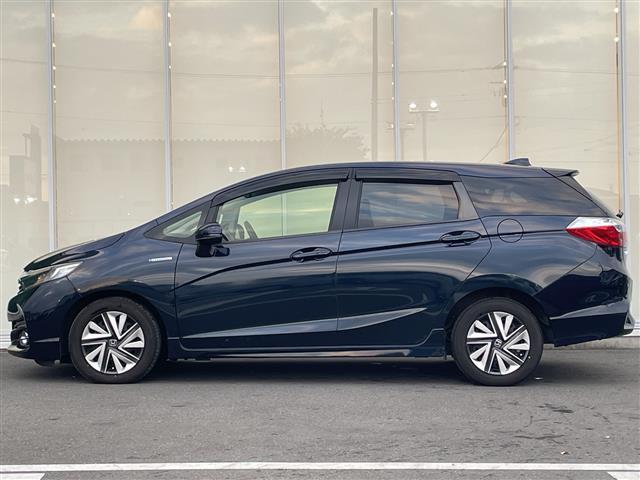 シャトル ハイブリッドX ホンダセンシング 純正ナビ 追従クルーズコントロール バックカメラ シートヒーター ビルドインETC ドライブレコーダー LEDヘッドライト フォグライト オートライト スマートキー スペアキー 純正アルミホイール(21枚目)