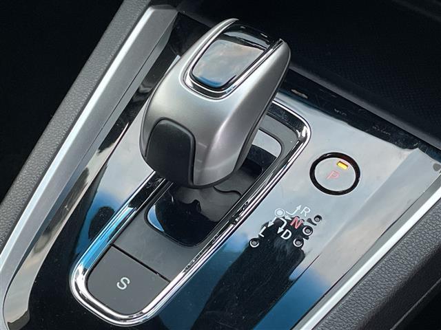 シャトル ハイブリッドX ホンダセンシング 純正ナビ 追従クルーズコントロール バックカメラ シートヒーター ビルドインETC ドライブレコーダー LEDヘッドライト フォグライト オートライト スマートキー スペアキー 純正アルミホイール(22枚目)