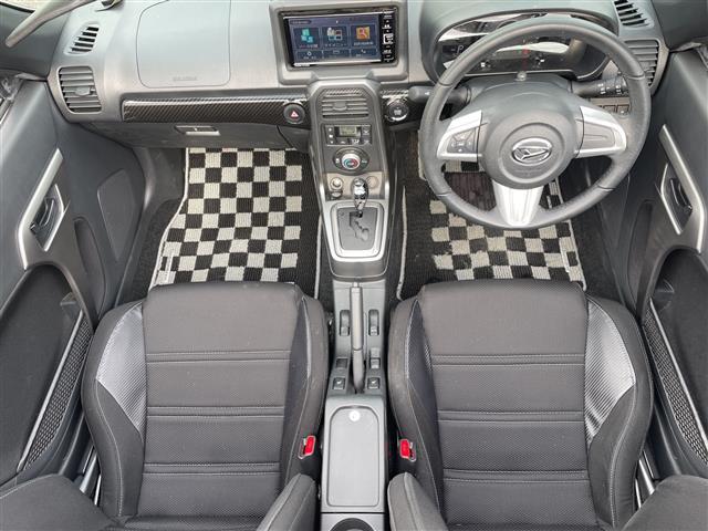 コペン ローブ　純正ナビ／フルセグＴＶ／ＣＤ／ＤＶＤ／Ｂｌｕｅｔｏｏｔｈ／ｉＰｏｄ　ＥＴＣ　バックカメラ　前席シートヒーター　ＭＴモード付ＡＴ　純正アルミホイール　純正フロアマット　フォグランプ（2枚目）