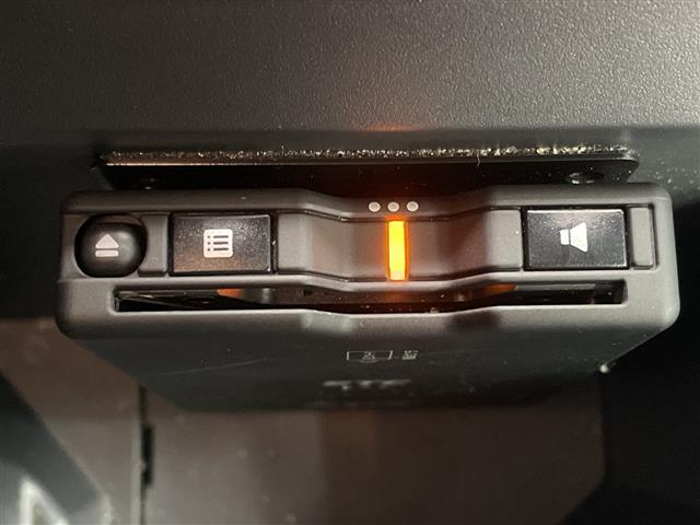 コペン ローブ　純正ナビ／フルセグＴＶ／ＣＤ／ＤＶＤ／Ｂｌｕｅｔｏｏｔｈ／ｉＰｏｄ　ＥＴＣ　バックカメラ　前席シートヒーター　ＭＴモード付ＡＴ　純正アルミホイール　純正フロアマット　フォグランプ（5枚目）