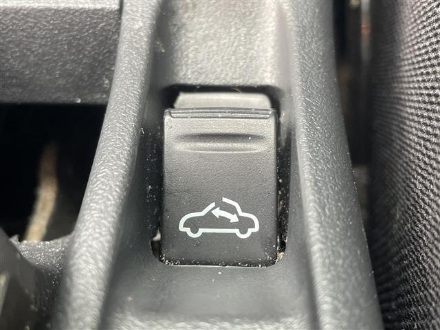 コペン ローブ　純正ナビ／フルセグＴＶ／ＣＤ／ＤＶＤ／Ｂｌｕｅｔｏｏｔｈ／ｉＰｏｄ　ＥＴＣ　バックカメラ　前席シートヒーター　ＭＴモード付ＡＴ　純正アルミホイール　純正フロアマット　フォグランプ（8枚目）