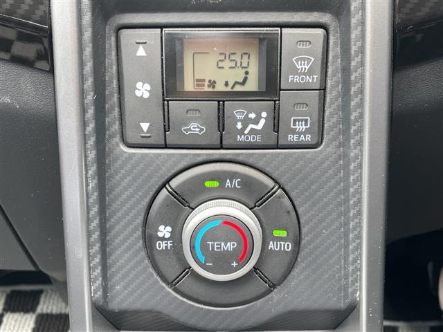 コペン ローブ　純正ナビ／フルセグＴＶ／ＣＤ／ＤＶＤ／Ｂｌｕｅｔｏｏｔｈ／ｉＰｏｄ　ＥＴＣ　バックカメラ　前席シートヒーター　ＭＴモード付ＡＴ　純正アルミホイール　純正フロアマット　フォグランプ（9枚目）