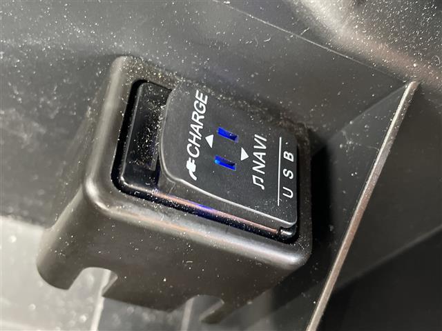 コペン ローブ　純正ナビ／フルセグＴＶ／ＣＤ／ＤＶＤ／Ｂｌｕｅｔｏｏｔｈ／ｉＰｏｄ　ＥＴＣ　バックカメラ　前席シートヒーター　ＭＴモード付ＡＴ　純正アルミホイール　純正フロアマット　フォグランプ（29枚目）