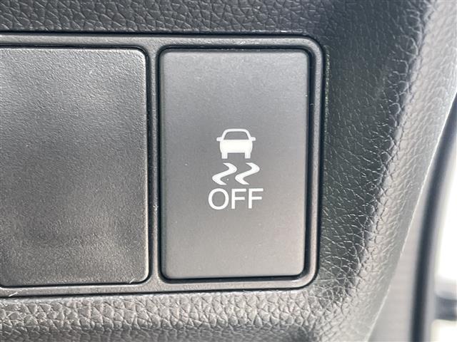 ステップワゴンスパーダ スパーダアドバンスパッケージα　純正ナビ　バックカメラ　Ｂｌｕｅｔｏｏｔｈ　リアモニター　ＥＴＣ　ワクワクゲート　片側パワースライドドア　クルコン　サイドアンダーミラー　純正フロアマット　オートライト　ＬＥＤヘッドライト（7枚目）