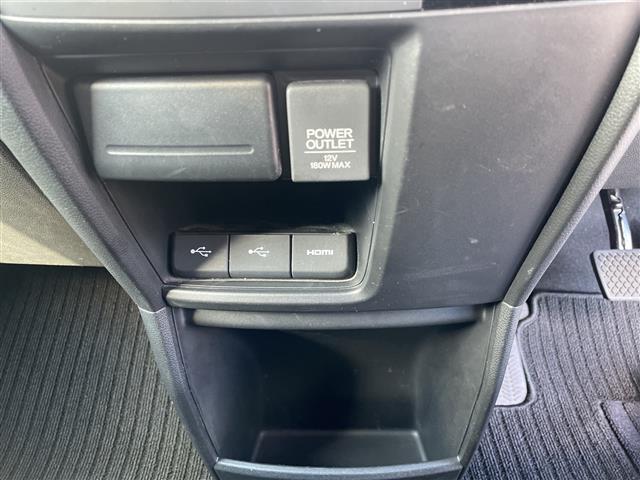 ステップワゴンスパーダ スパーダアドバンスパッケージα　純正ナビ　バックカメラ　Ｂｌｕｅｔｏｏｔｈ　リアモニター　ＥＴＣ　ワクワクゲート　片側パワースライドドア　クルコン　サイドアンダーミラー　純正フロアマット　オートライト　ＬＥＤヘッドライト（9枚目）