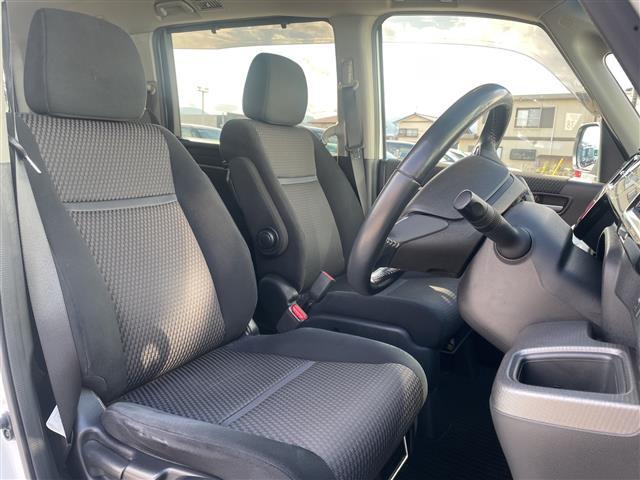 ステップワゴンスパーダ スパーダアドバンスパッケージα　純正ナビ　バックカメラ　Ｂｌｕｅｔｏｏｔｈ　リアモニター　ＥＴＣ　ワクワクゲート　片側パワースライドドア　クルコン　サイドアンダーミラー　純正フロアマット　オートライト　ＬＥＤヘッドライト（15枚目）