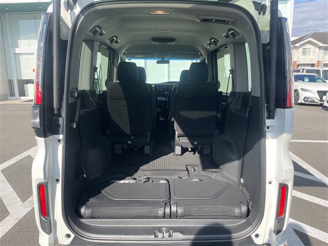 ステップワゴンスパーダ スパーダアドバンスパッケージα　純正ナビ　バックカメラ　Ｂｌｕｅｔｏｏｔｈ　リアモニター　ＥＴＣ　ワクワクゲート　片側パワースライドドア　クルコン　サイドアンダーミラー　純正フロアマット　オートライト　ＬＥＤヘッドライト（16枚目）