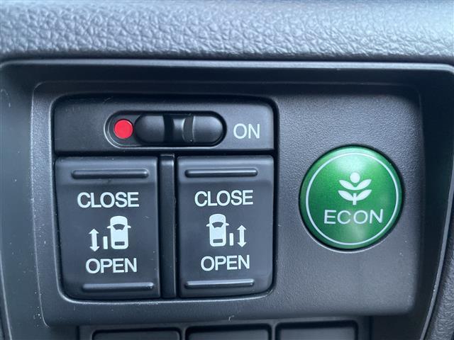 オデッセイ 　純正ナビ　両側パワースライドドア　クルーズコントロール　バックカメラ　ビルドインＥＴＣ　ＬＥＤヘッドライト　フォグライト　オートライト　電動格納ミラー　プッシュスタート　スマートキー（6枚目）