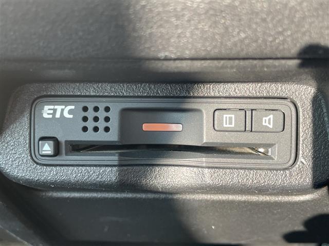 フリード Ｇ　ジャストセレクション　スマートキー　社外ナビ　Ｂｌｕｅｔｏｏｔｈ　バックカメラ　ＡＬＰＩＮＥ後席モニター　ＥＴＣ　前後ドラレコ　片側パワスラ　純正フロアマット　社外アルミ（6枚目）