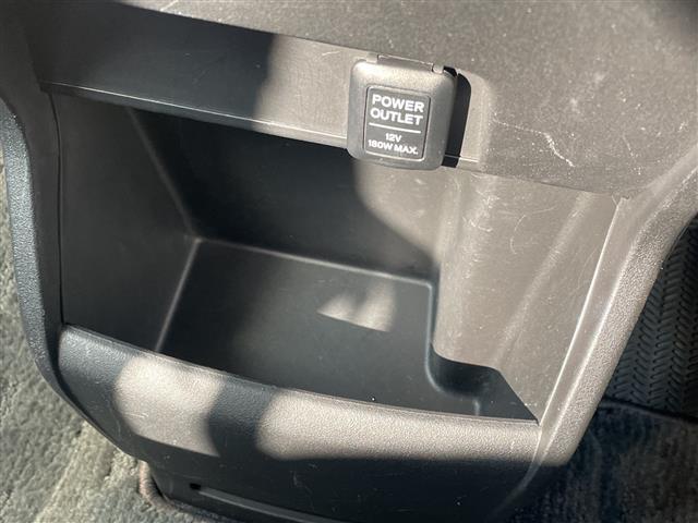 フリード Ｇ　ジャストセレクション　スマートキー　社外ナビ　Ｂｌｕｅｔｏｏｔｈ　バックカメラ　ＡＬＰＩＮＥ後席モニター　ＥＴＣ　前後ドラレコ　片側パワスラ　純正フロアマット　社外アルミ（9枚目）