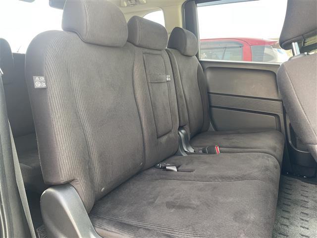 フリード Ｇ　ジャストセレクション　スマートキー　社外ナビ　Ｂｌｕｅｔｏｏｔｈ　バックカメラ　ＡＬＰＩＮＥ後席モニター　ＥＴＣ　前後ドラレコ　片側パワスラ　純正フロアマット　社外アルミ（12枚目）