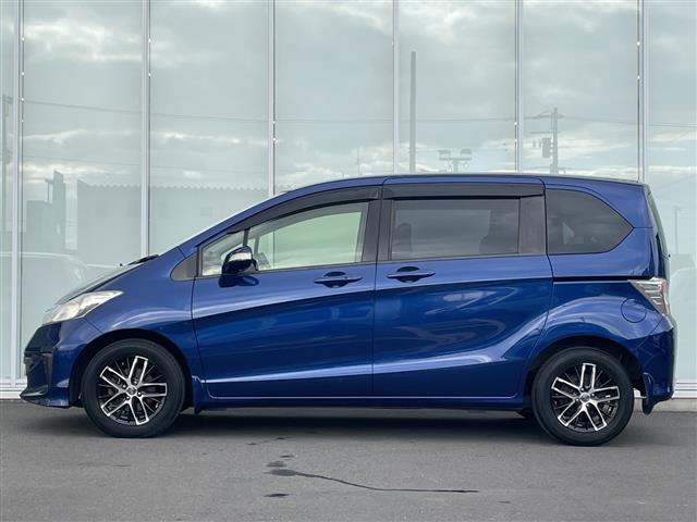 フリード Ｇ　ジャストセレクション　スマートキー　社外ナビ　Ｂｌｕｅｔｏｏｔｈ　バックカメラ　ＡＬＰＩＮＥ後席モニター　ＥＴＣ　前後ドラレコ　片側パワスラ　純正フロアマット　社外アルミ（21枚目）