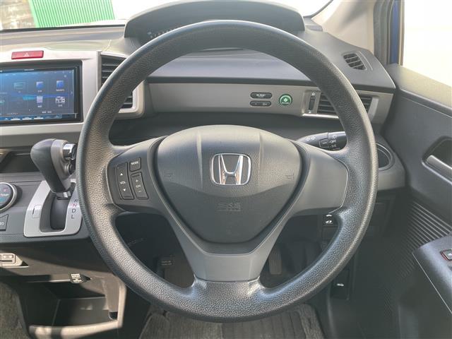 フリード Ｇ　ジャストセレクション　スマートキー　社外ナビ　Ｂｌｕｅｔｏｏｔｈ　バックカメラ　ＡＬＰＩＮＥ後席モニター　ＥＴＣ　前後ドラレコ　片側パワスラ　純正フロアマット　社外アルミ（24枚目）