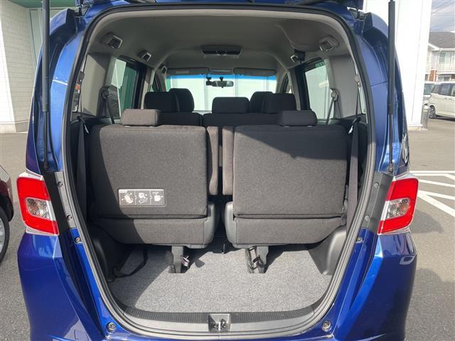 フリード Ｇ　ジャストセレクション　スマートキー　社外ナビ　Ｂｌｕｅｔｏｏｔｈ　バックカメラ　ＡＬＰＩＮＥ後席モニター　ＥＴＣ　前後ドラレコ　片側パワスラ　純正フロアマット　社外アルミ（29枚目）