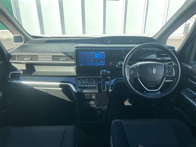 ステップワゴンスパーダ スパーダ　ホンダセンシング　純正ＨＤＤナビ　両側パワースライドドア　追従式クルーズコントロール　バックカメラ　ドライブレコーダー／デジタルミラー　プッシュスタート／スマートキー　パドルシフト　ＬＥＤヘッド　フォグランプ　純正ＡＷ（2枚目）