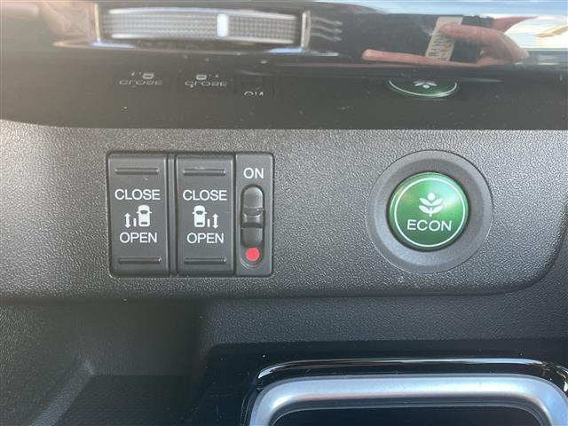 ステップワゴンスパーダ スパーダ　ホンダセンシング　純正ＨＤＤナビ　両側パワースライドドア　追従式クルーズコントロール　バックカメラ　ドライブレコーダー／デジタルミラー　プッシュスタート／スマートキー　パドルシフト　ＬＥＤヘッド　フォグランプ　純正ＡＷ（7枚目）