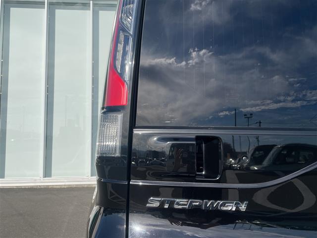 ステップワゴンスパーダ スパーダ　ホンダセンシング　純正ＨＤＤナビ　両側パワースライドドア　追従式クルーズコントロール　バックカメラ　ドライブレコーダー／デジタルミラー　プッシュスタート／スマートキー　パドルシフト　ＬＥＤヘッド　フォグランプ　純正ＡＷ（32枚目）