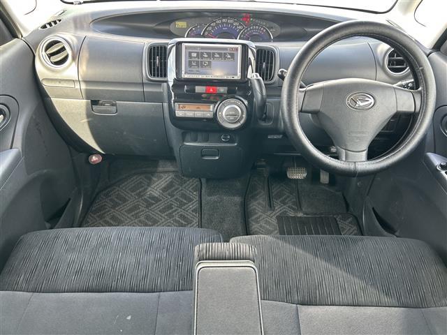 タント カスタムＬ　ｃｌａｒｉｏｎ製ＨＤＤナビ　片側イージークローザードア　純正１５インチアルミホイール　純正フロアマット　フォグランプ　電動格納ミラー　スマートキー　ドアバイザー　ＥＴＣ　保証書　取扱説明書（2枚目）