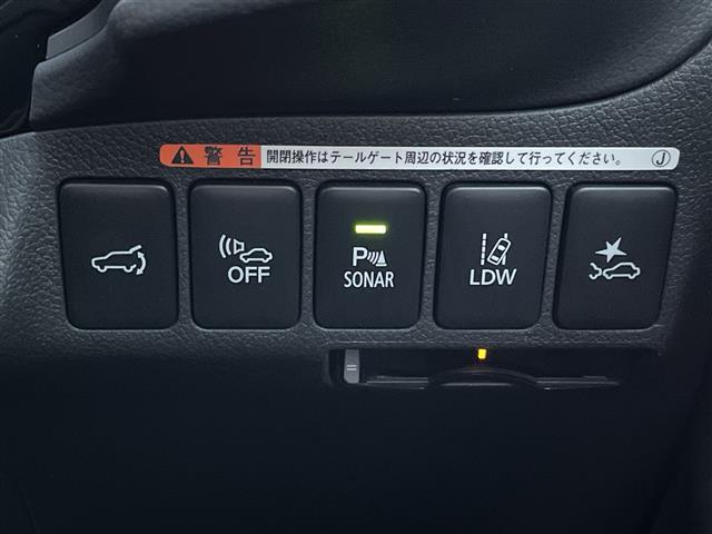 アウトランダーPHEV Gプレミアムパッケージ 純正ナビ 4WD スペアキー1本 全方位カメラ ステアリングヒーター ヒートシーター ドラレコ ETC 電動リアゲート パワーシート レザーシート コーナーセンサー 純正AW 純正フロアマット(6枚目)