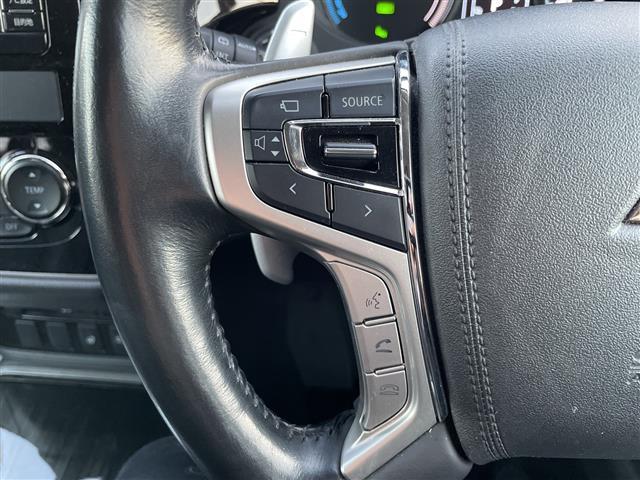 アウトランダーPHEV Gプレミアムパッケージ 純正ナビ 4WD スペアキー1本 全方位カメラ ステアリングヒーター ヒートシーター ドラレコ ETC 電動リアゲート パワーシート レザーシート コーナーセンサー 純正AW 純正フロアマット(11枚目)