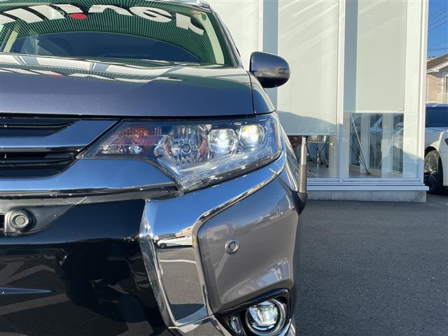 アウトランダーPHEV Gプレミアムパッケージ 純正ナビ 4WD スペアキー1本 全方位カメラ ステアリングヒーター ヒートシーター ドラレコ ETC 電動リアゲート パワーシート レザーシート コーナーセンサー 純正AW 純正フロアマット(17枚目)