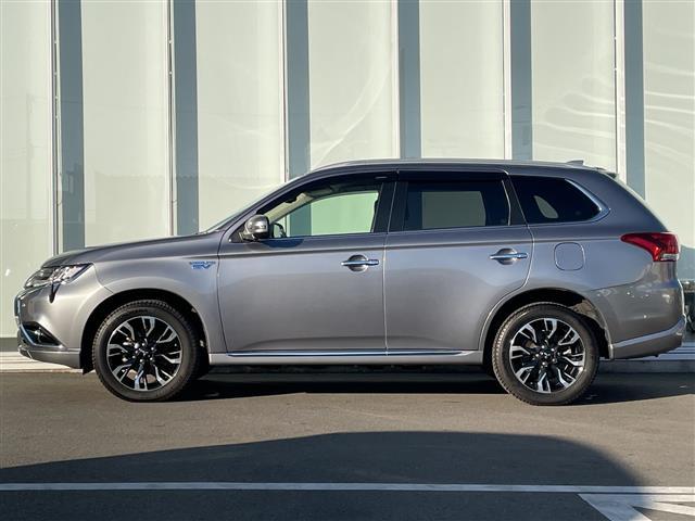 アウトランダーPHEV Gプレミアムパッケージ 純正ナビ 4WD スペアキー1本 全方位カメラ ステアリングヒーター ヒートシーター ドラレコ ETC 電動リアゲート パワーシート レザーシート コーナーセンサー 純正AW 純正フロアマット(21枚目)