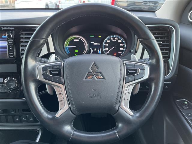 アウトランダーPHEV Gプレミアムパッケージ 純正ナビ 4WD スペアキー1本 全方位カメラ ステアリングヒーター ヒートシーター ドラレコ ETC 電動リアゲート パワーシート レザーシート コーナーセンサー 純正AW 純正フロアマット(25枚目)