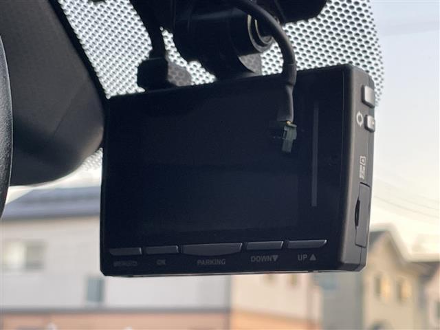 アウトランダーPHEV Gプレミアムパッケージ 純正ナビ 4WD スペアキー1本 全方位カメラ ステアリングヒーター ヒートシーター ドラレコ ETC 電動リアゲート パワーシート レザーシート コーナーセンサー 純正AW 純正フロアマット(29枚目)