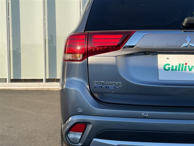アウトランダーPHEV Gプレミアムパッケージ 純正ナビ 4WD スペアキー1本 全方位カメラ ステアリングヒーター ヒートシーター ドラレコ ETC 電動リアゲート パワーシート レザーシート コーナーセンサー 純正AW 純正フロアマット(32枚目)