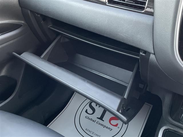 アウトランダーPHEV Gプレミアムパッケージ 純正ナビ 4WD スペアキー1本 全方位カメラ ステアリングヒーター ヒートシーター ドラレコ ETC 電動リアゲート パワーシート レザーシート コーナーセンサー 純正AW 純正フロアマット(37枚目)