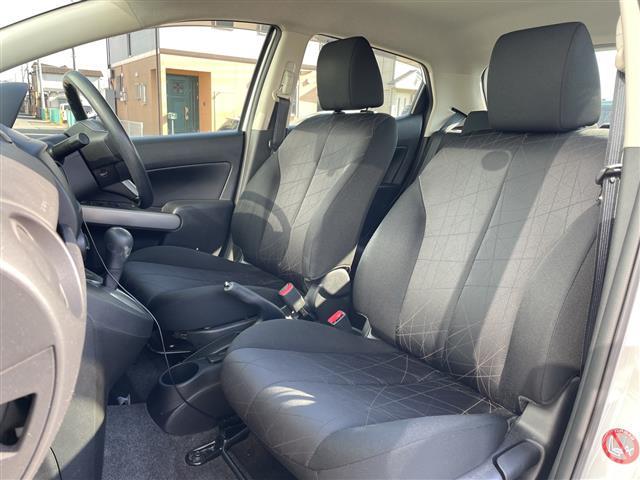 デミオ １３Ｃ　カーオーディオ　リモコンキー　ドアバイザー　ハロゲンヘッドライト　純正フロアマット　リモコンキー　ＡＢＳ　Ｗエアバック　保証書　取扱説明書　記録簿　パワーステアリング　パワーウィンドウ（10枚目）