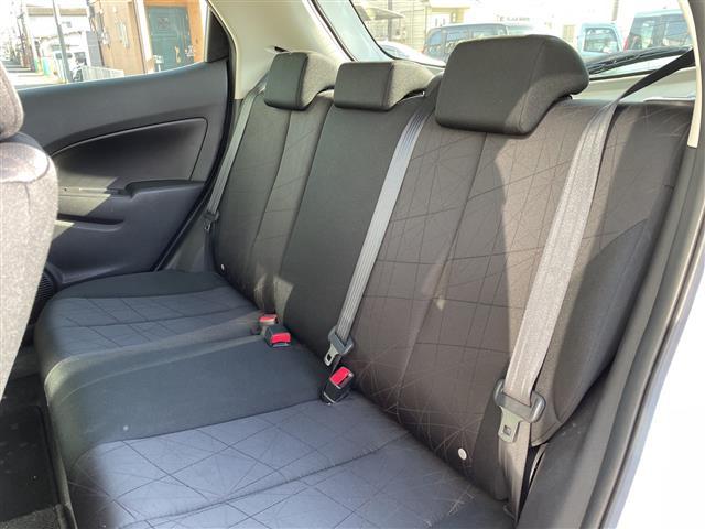 デミオ １３Ｃ　カーオーディオ　リモコンキー　ドアバイザー　ハロゲンヘッドライト　純正フロアマット　リモコンキー　ＡＢＳ　Ｗエアバック　保証書　取扱説明書　記録簿　パワーステアリング　パワーウィンドウ（11枚目）