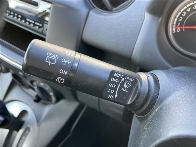 デミオ １３Ｃ　カーオーディオ　リモコンキー　ドアバイザー　ハロゲンヘッドライト　純正フロアマット　リモコンキー　ＡＢＳ　Ｗエアバック　保証書　取扱説明書　記録簿　パワーステアリング　パワーウィンドウ（26枚目）