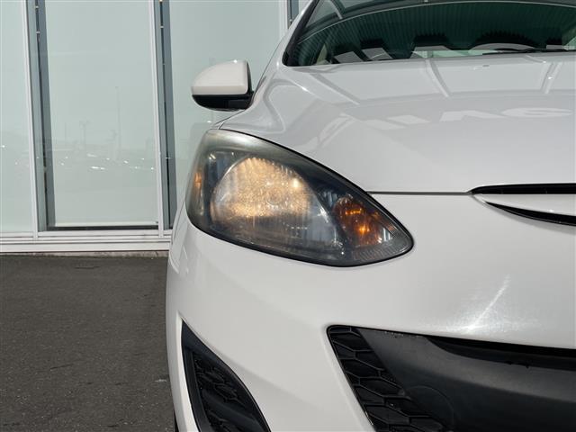 デミオ １３Ｃ　カーオーディオ　リモコンキー　ドアバイザー　ハロゲンヘッドライト　純正フロアマット　リモコンキー　ＡＢＳ　Ｗエアバック　保証書　取扱説明書　記録簿　パワーステアリング　パワーウィンドウ（29枚目）