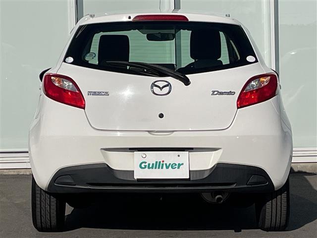 デミオ １３Ｃ　カーオーディオ　リモコンキー　ドアバイザー　ハロゲンヘッドライト　純正フロアマット　リモコンキー　ＡＢＳ　Ｗエアバック　保証書　取扱説明書　記録簿　パワーステアリング　パワーウィンドウ（32枚目）