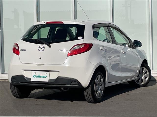 デミオ １３Ｃ　カーオーディオ　リモコンキー　ドアバイザー　ハロゲンヘッドライト　純正フロアマット　リモコンキー　ＡＢＳ　Ｗエアバック　保証書　取扱説明書　記録簿　パワーステアリング　パワーウィンドウ（33枚目）