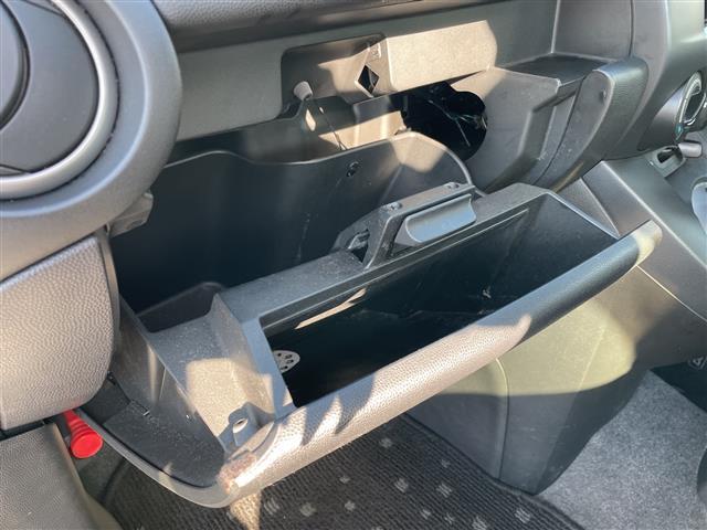 デミオ １３Ｃ　カーオーディオ　リモコンキー　ドアバイザー　ハロゲンヘッドライト　純正フロアマット　リモコンキー　ＡＢＳ　Ｗエアバック　保証書　取扱説明書　記録簿　パワーステアリング　パワーウィンドウ（36枚目）