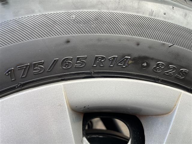 デミオ １３Ｃ　カーオーディオ　リモコンキー　ドアバイザー　ハロゲンヘッドライト　純正フロアマット　リモコンキー　ＡＢＳ　Ｗエアバック　保証書　取扱説明書　記録簿　パワーステアリング　パワーウィンドウ（40枚目）