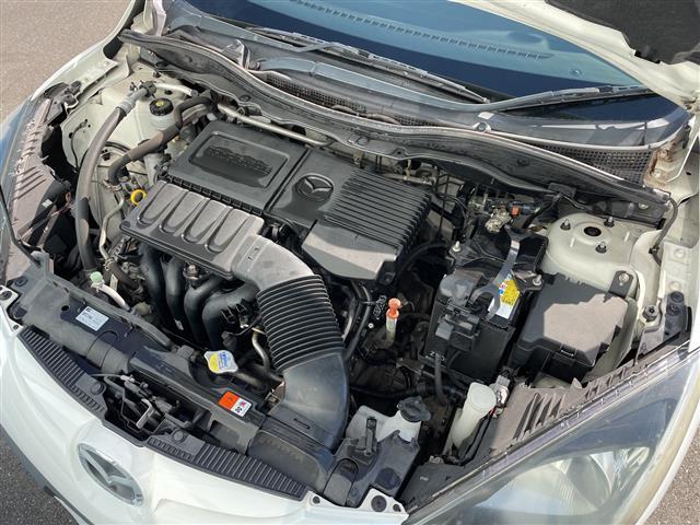 デミオ １３Ｃ　カーオーディオ　リモコンキー　ドアバイザー　ハロゲンヘッドライト　純正フロアマット　リモコンキー　ＡＢＳ　Ｗエアバック　保証書　取扱説明書　記録簿　パワーステアリング　パワーウィンドウ（43枚目）