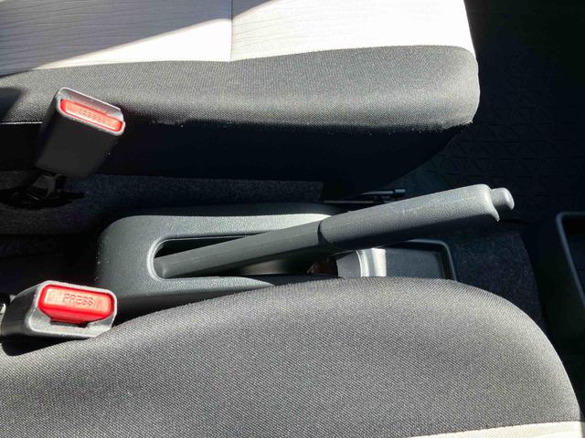 ミライース Ｌ　ＳＡＩＩＩ　ＣＤ／ＡＭ・ＦＭラジオ　ＡＵＸ接続　ＥＴＣ　オートライト　デジタルメーター　衝突被害軽減ブレーキ　横滑り防止装置　前後コーナーセンサー　キーレスエントリー　盗難防止アラーム　アイドリングストップ（45枚目）
