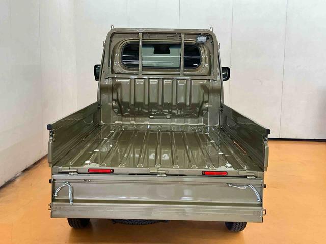 ハイゼットトラック エクストラ　４ＷＤ　衝突回避支援システム　横滑り防止装置　アイドリングストップ機構　前後コーナーセンサー　オートライト　オートハイビーム　プッシュエンジンスタート　キーフリーシステム　ＬＥＤ作業灯　テールゲートチェーン（11枚目）