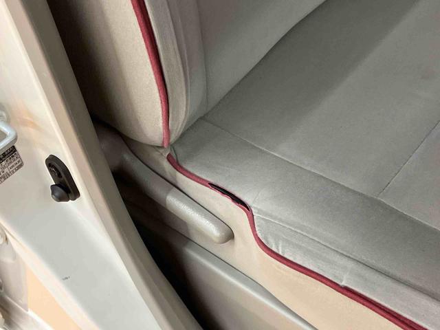 ムーヴコンテ Ｘ　ＣＤラジオチューナー　キーフリーシステム　アイドリングストップ　助手席シートバックポケット＋ショッピングフック　バニティーミラー付き左右サンバイザー　助手席シートアンダートレイ　オートエアコン（9枚目）