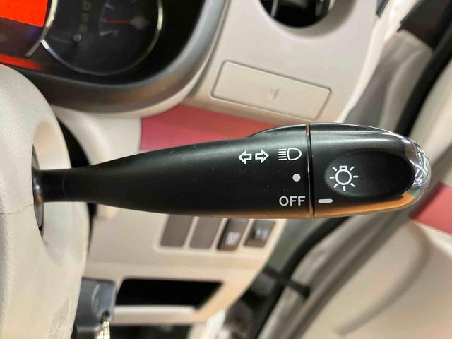 ムーヴコンテ Ｘ　ＣＤラジオチューナー　キーフリーシステム　アイドリングストップ　助手席シートバックポケット＋ショッピングフック　バニティーミラー付き左右サンバイザー　助手席シートアンダートレイ　オートエアコン（40枚目）