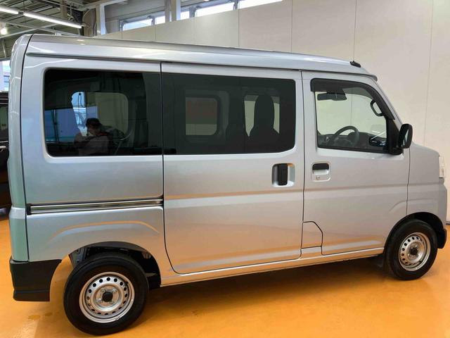 ハイゼットカーゴ デラックス 衝突回避支援システム 横滑り防止装置 アイドリングストップ オートライト オートハイビーム LEDヘッドライト オーバーヘッドシェルフ キーレスエントリー 前席パワーウインドウ 前後コーナーセンサー(5枚目)