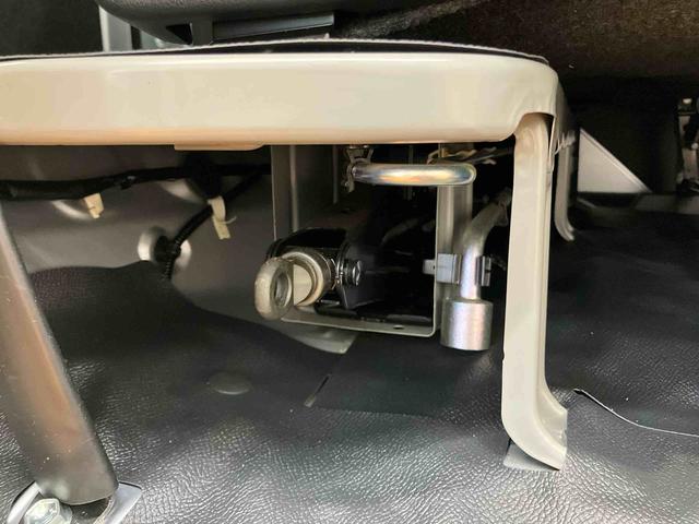 ハイゼットカーゴ デラックス 衝突回避支援システム 横滑り防止装置 アイドリングストップ オートライト オートハイビーム LEDヘッドライト オーバーヘッドシェルフ キーレスエントリー 前席パワーウインドウ 前後コーナーセンサー(28枚目)