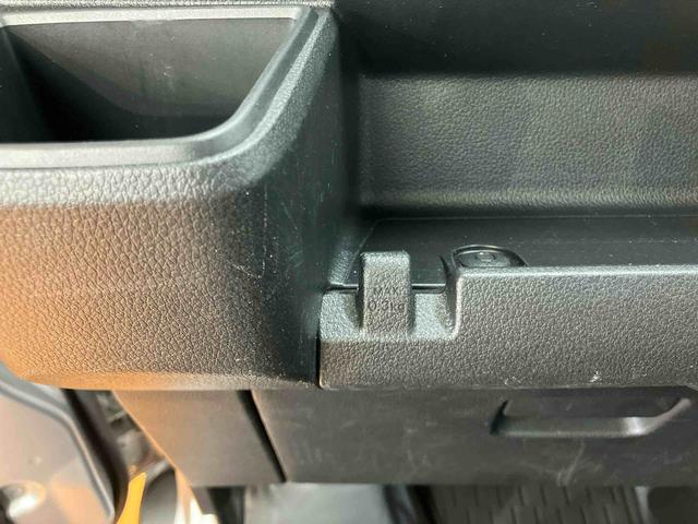 ハイゼットカーゴ デラックス 衝突回避支援システム 横滑り防止装置 アイドリングストップ オートライト オートハイビーム LEDヘッドライト オーバーヘッドシェルフ キーレスエントリー 前席パワーウインドウ 前後コーナーセンサー(48枚目)