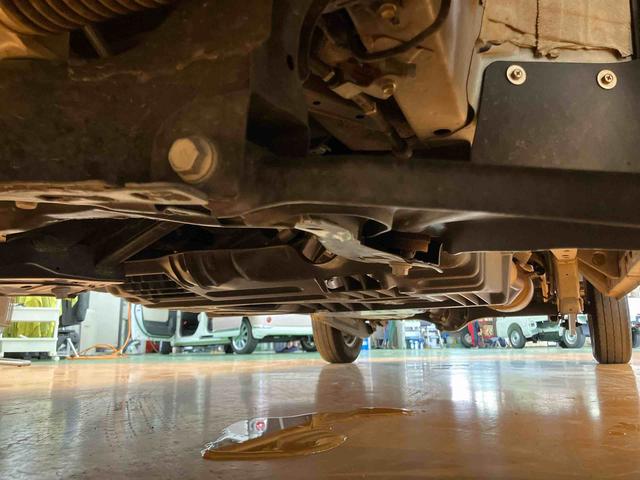 ハイゼットカーゴ デラックス 衝突回避支援システム 横滑り防止装置 アイドリングストップ オートライト オートハイビーム LEDヘッドライト オーバーヘッドシェルフ キーレスエントリー 前席パワーウインドウ 前後コーナーセンサー(57枚目)